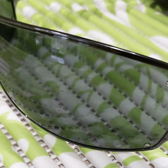 Men's Gucci Sunglasses. - Picture 8 of 10